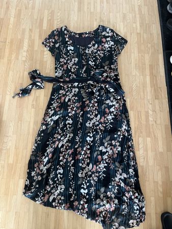 Nile Kleid Gr. S ‼️ein Artikel gratis dazu