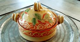 Dekorative orientalische Terrine  -  Topf aus Ton mit Deckel