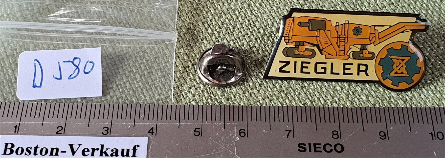 Placchette & Badge: D580 - Pin Ziegler Baumaschine Schweiz – Usato da Reinach BL venduto da Boston-Verkauf 2