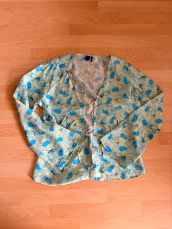 Bluse mit Bindebändern