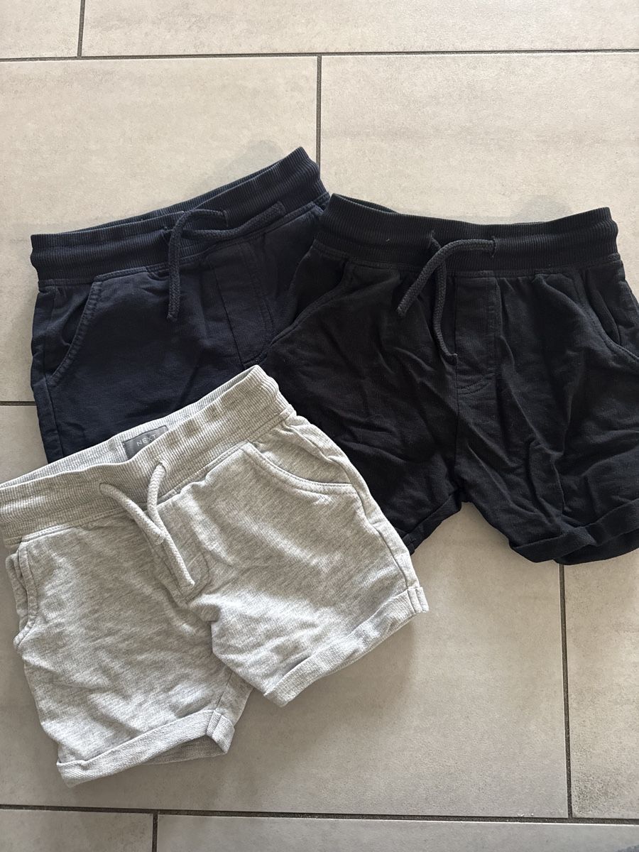 Pantaloni: 3 Jungen Shorts Gr. 92 Next – Usato da Muolen venduto da Jassii97