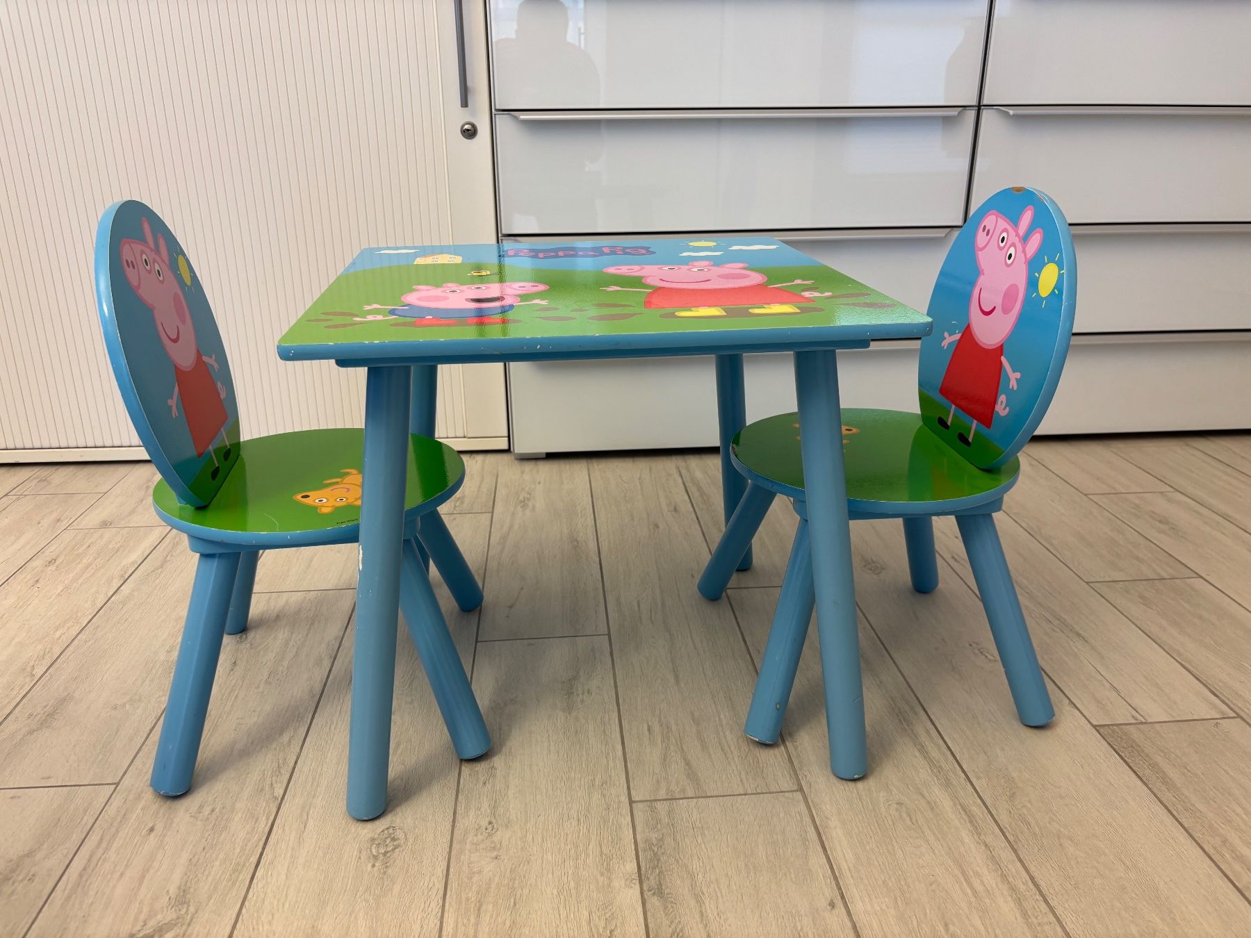 Set di tavolo e panche: Kindertisch mit 2 Stühlen - Peppa Wutz – Usato da Walenstadt venduto da Fcbayern7 2