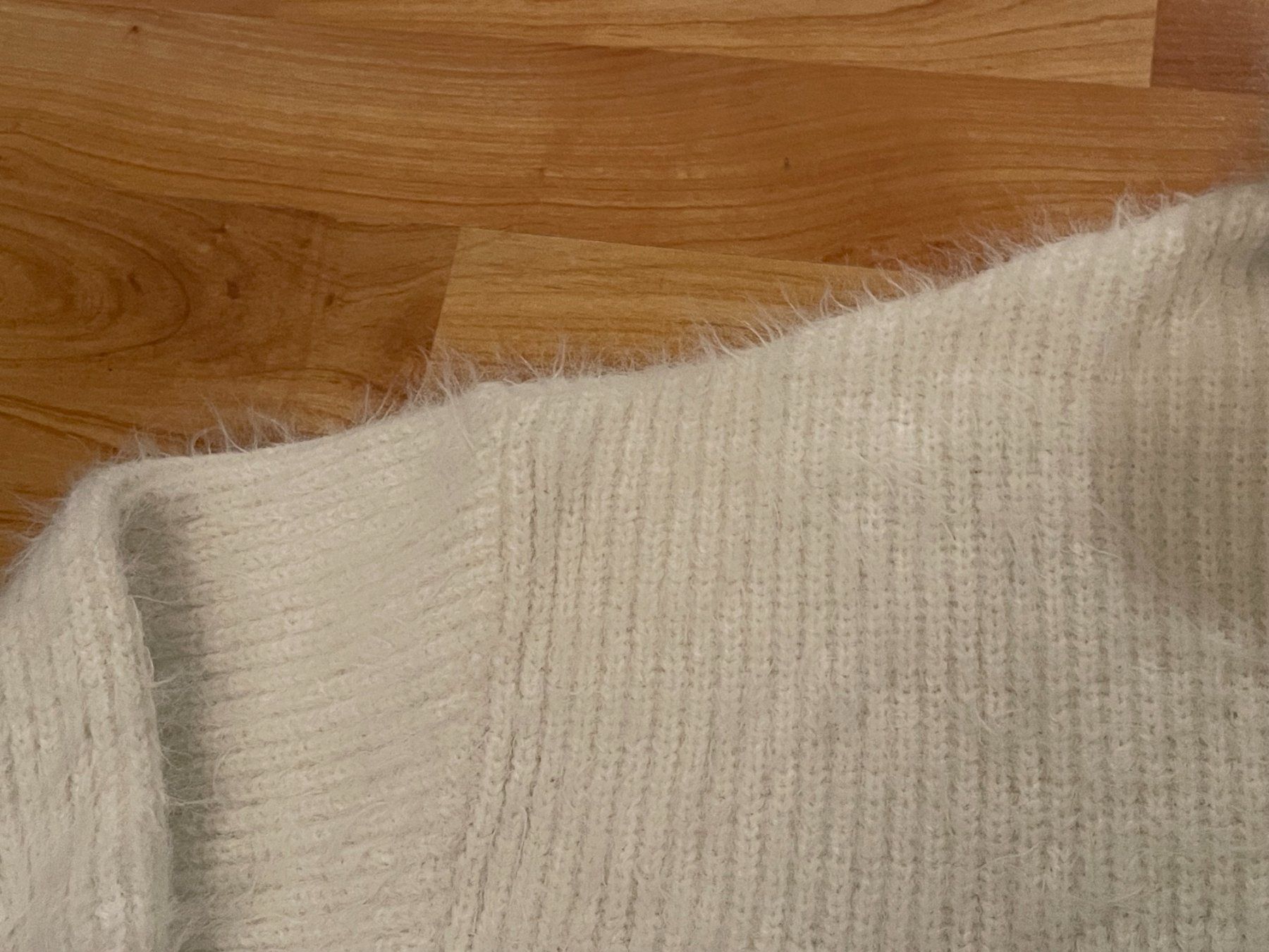 Maglioni & Felpe: Flauschiger Rollkragen Pullover, weiss,  Grösse S – Usato da Niederweningen venduto da sho_mb8y 1