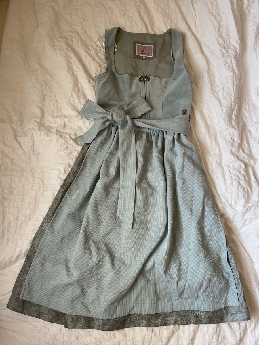 Costumi: Marjo Dirndl Alling himmelblau grösse 34, rocklänge 70cm – Nuovo (secondo la descrizione) da Dielsdorf venduto da pascaleelena