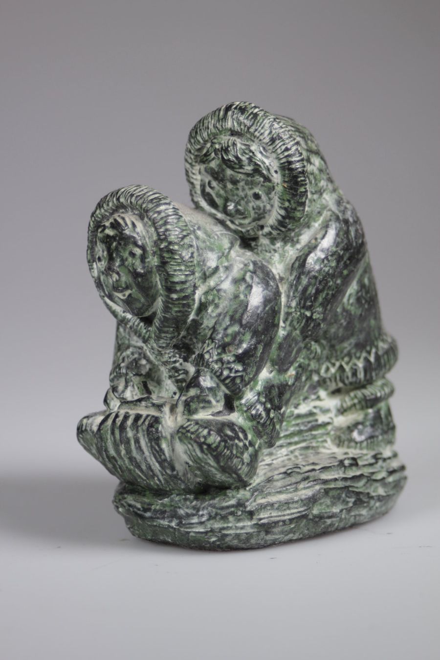 Sculture & Statue: Inuit Skulptur Kanada A. Wolf Eskimo Kajak – Usato da Basel venduto da IRMAundFRED 1