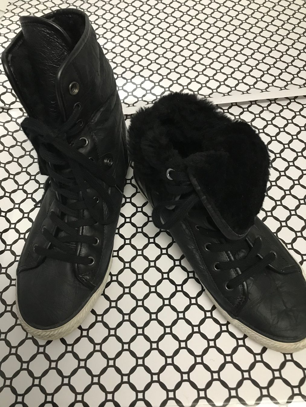 Ash Damenschuhe: Ash Sneaker gefüttert, schwarz – Gebraucht aus Niederteufen von mix18 1