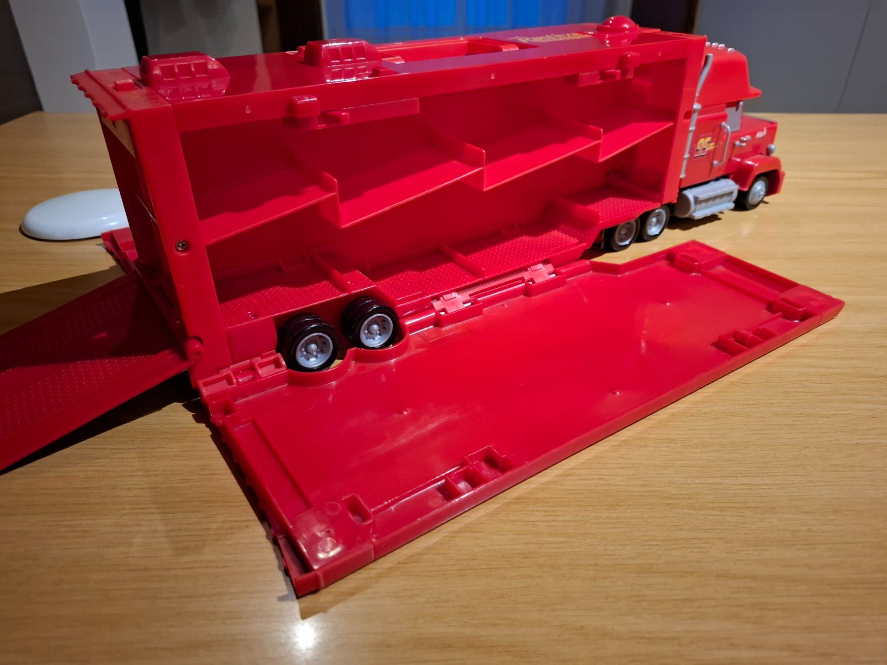 Spielzeuge: Lightning McQueen Mack Lastwagen – Gebraucht aus Erstfeld von hasi1987 4