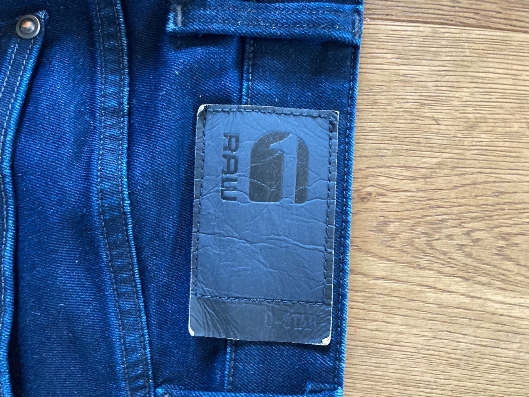 Jeans: Dunkel blaue Jeans G-Raw – Usato da Lostorf venduto da Gavia 3