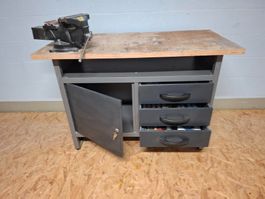 Metall-Werkbank mit Schraubstock 120x60 cm