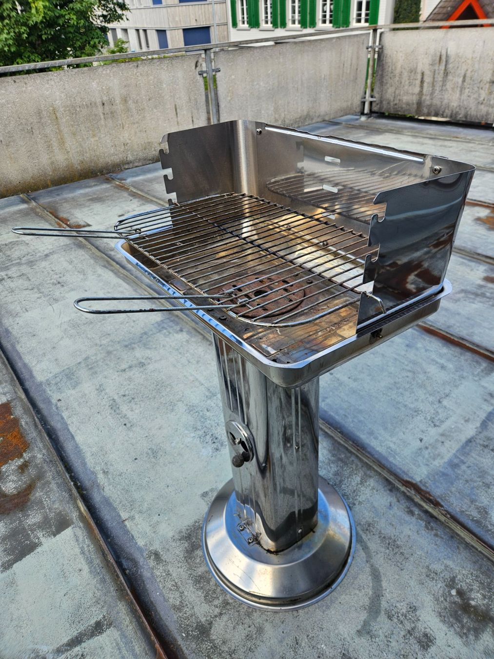 Griglie: Holzkohlegrill Edelstahl – Usato da Herisau venduto da Markie7