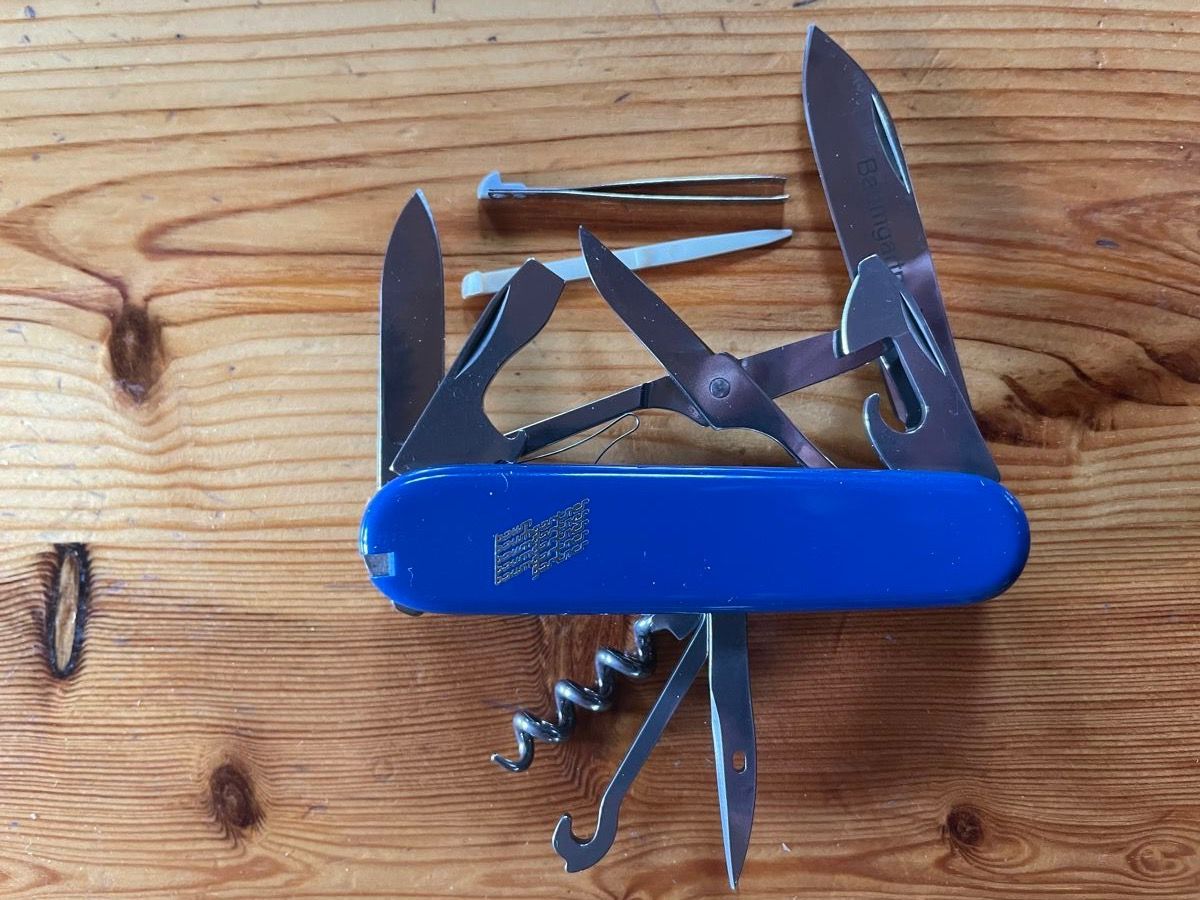 Victorinox Coltelli tascabile: Couteau Victorinox – Nuovo e nell'imballaggio originale da Le Châble VS venduto da Dudu57