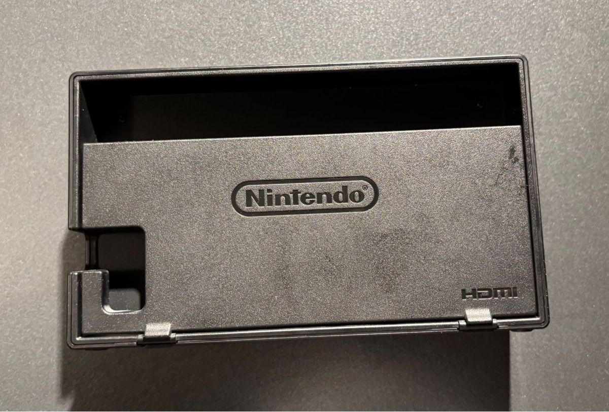Nintendo Console: Nintendo Switch Konsole mit Zubehör – Nuovo (secondo la descrizione) da Laufen venduto da Gwitterchischte 3