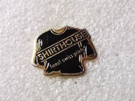 Ansteckpin 71: Shirthouse
