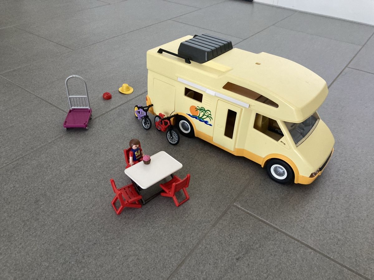 Playmobil Giocattoli: Playmobil Wohnmobil mit Extras – Usato da Wynigen venduto da Mandale 3