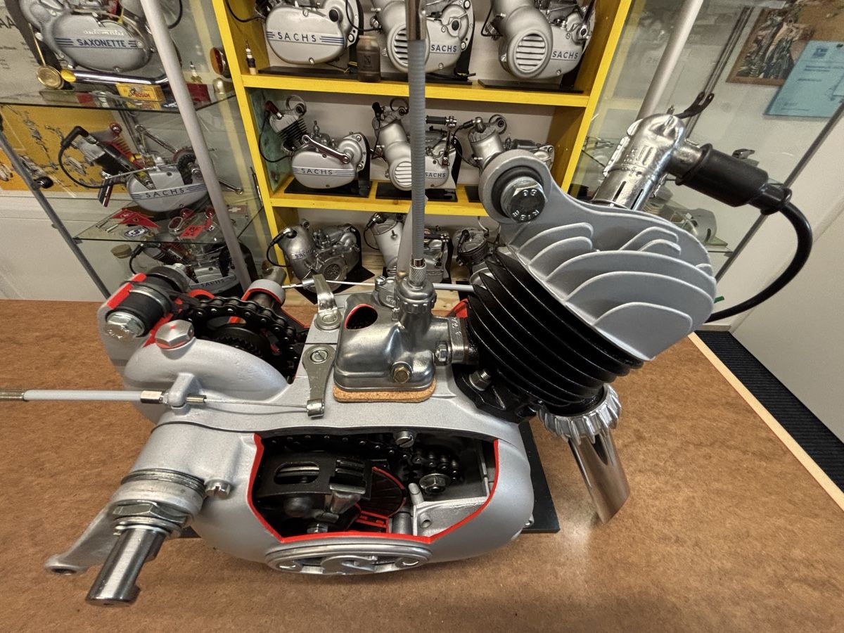 Sachs Motoren: Sachs Schnittmotor 50/2  1956 – Neu und originalverpackt aus Thun von Tresorknacker