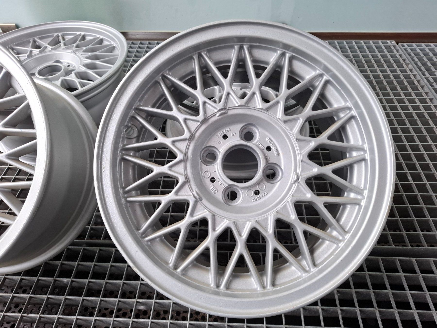 BMW Cerchioni: Original BMW E30 Kreuzspeichenfelgen BBS – Usato da Ebikon venduto da AlpinaB3 2