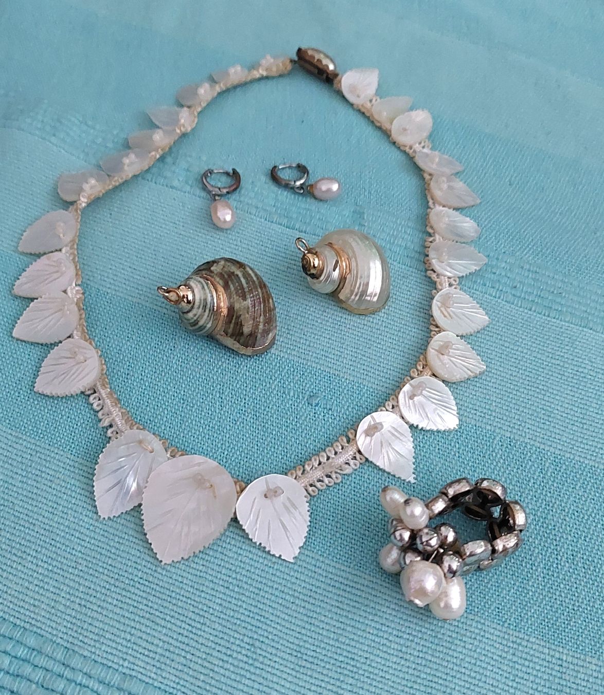 Altri gioielli: Perlen Schmuckset, Kette, Ohrringe & Ring, Süsswasser – Usato da Ulisbach venduto da Antikaffin