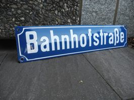 BAHNHOFSTRASSE EMAILLESCHILD