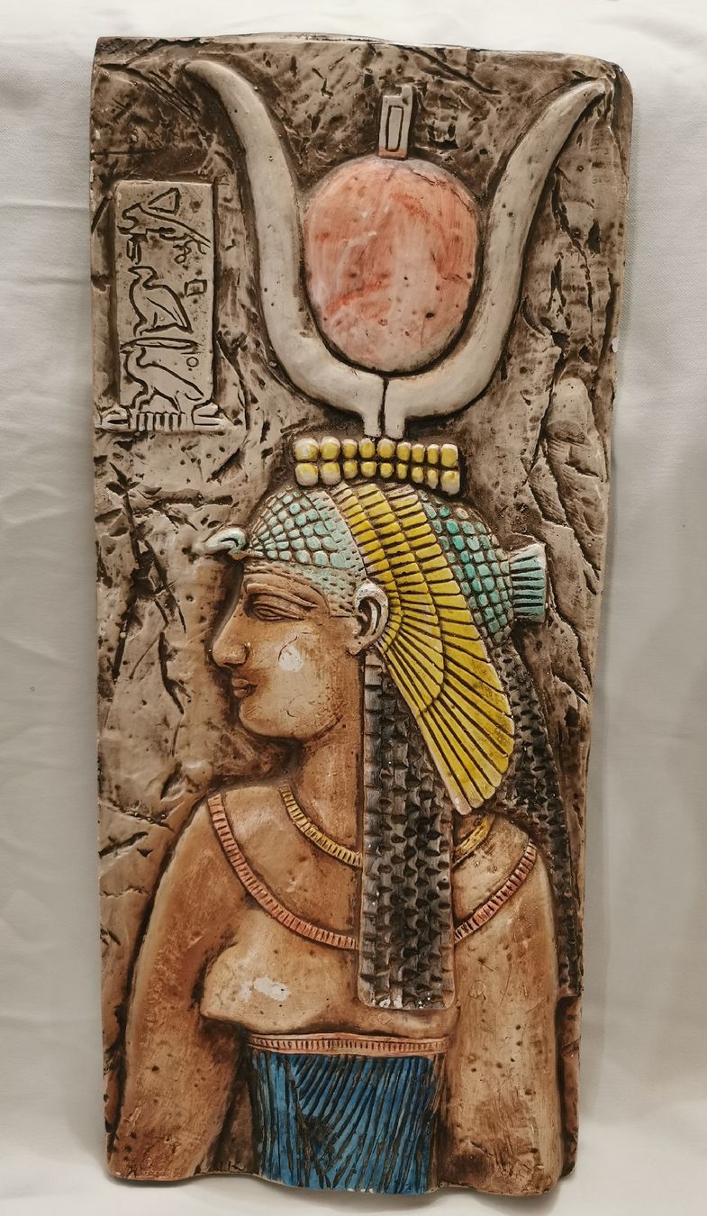 Foto & Immagini: Relief der Isis-Hathor. – Usato da Basel venduto da Treasurehunter