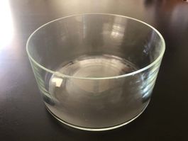 Vase bas en verre.