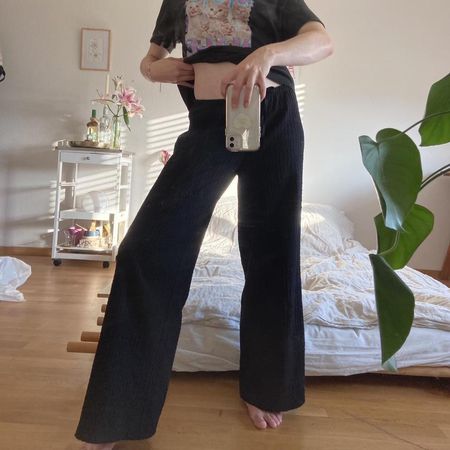 Textured flowy black low rise pants size XS H&M