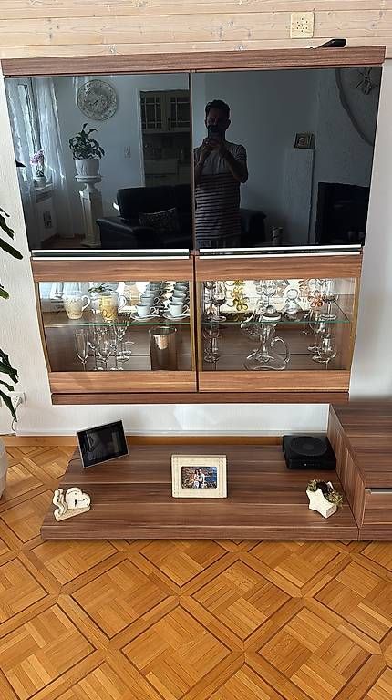 Mobili TV: Wohnwand mit Vitrine zu verkaufen – Usato da St. Gallen venduto da daniele.cannazza 1