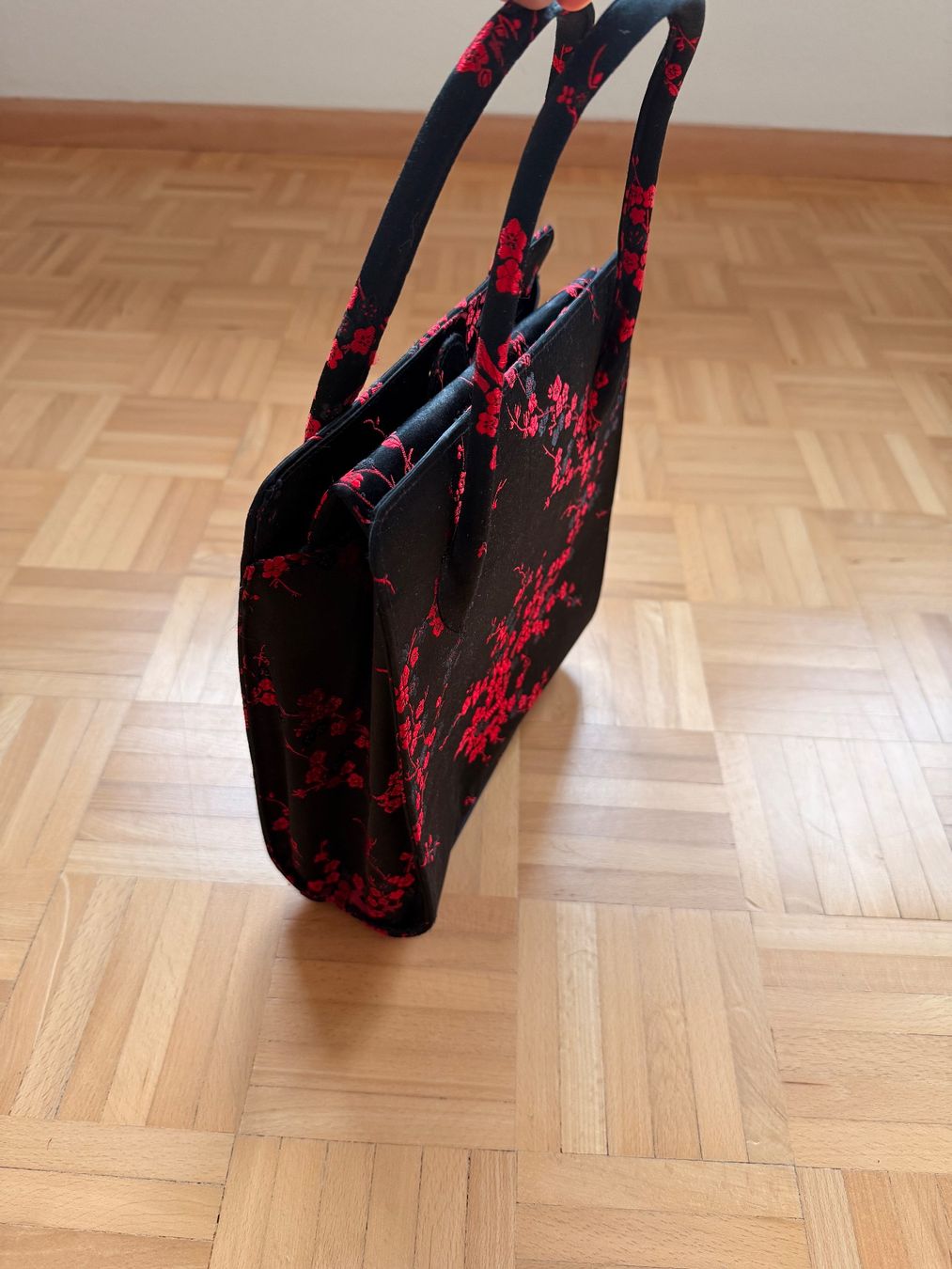 Taschen für Damen: Satin Handtasche – Neu (gemäss Beschreibung) aus Binningen von lan_w6w9 1
