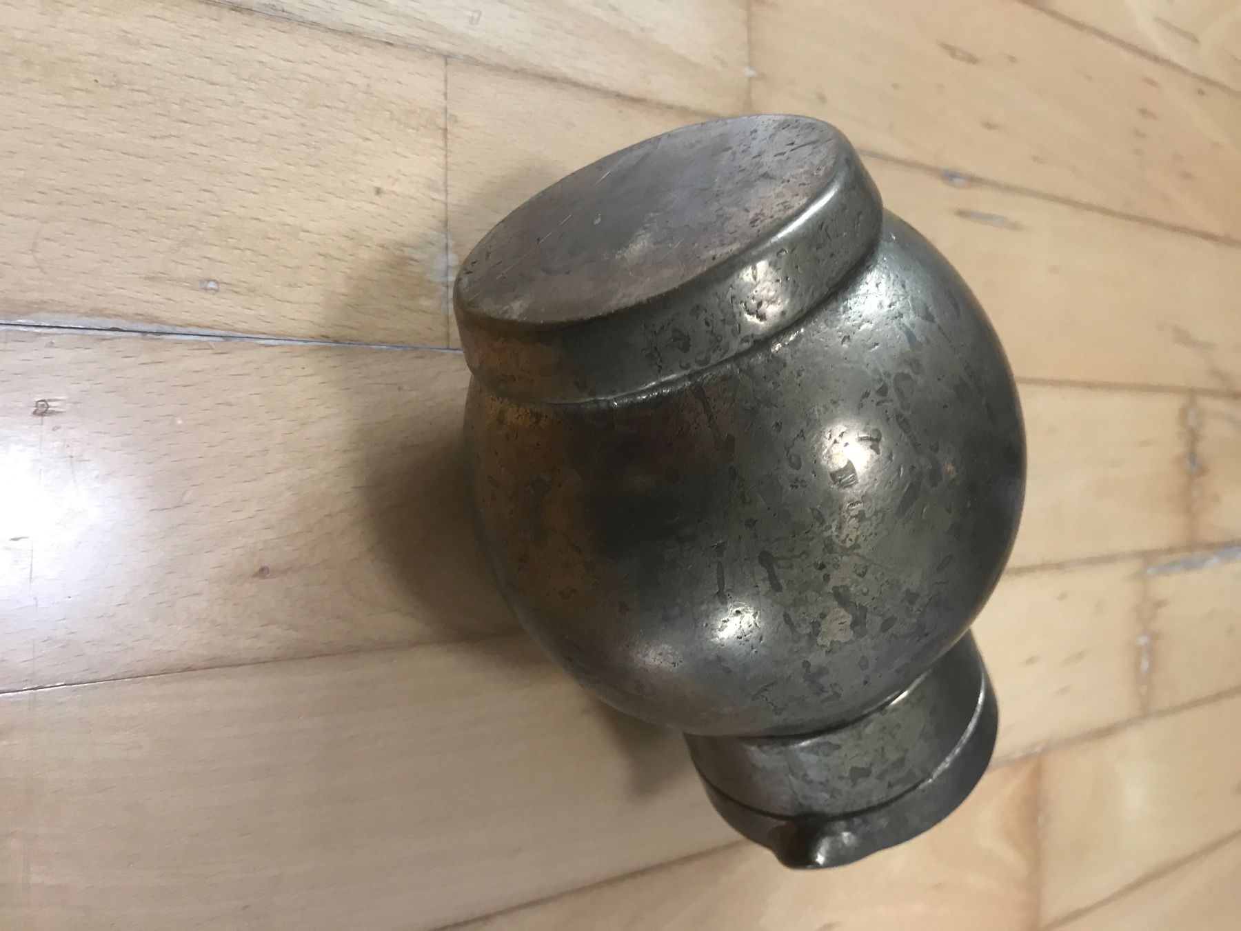 Caraffe: Krug messing Antik – Usato da Abtwil SG venduto da mutts1 1