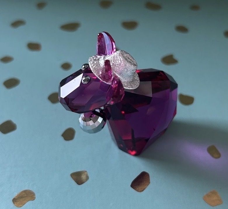 Swarovski Statuette: Swarovski Kuh mit Hut,, Amethystfarben – Nuovo e nell'imballaggio originale da Mauren venduto da Ninebab 2