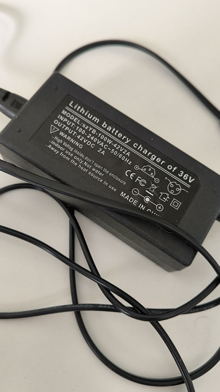 Caricabatterie: Chargeur hoverboard DC42v 2A lithium – Usato da Riaz venduto da vanucaptures 3