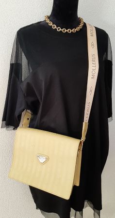 Umhaengetasche MOELLERUS Senfgelb  mit Muster und Logo 