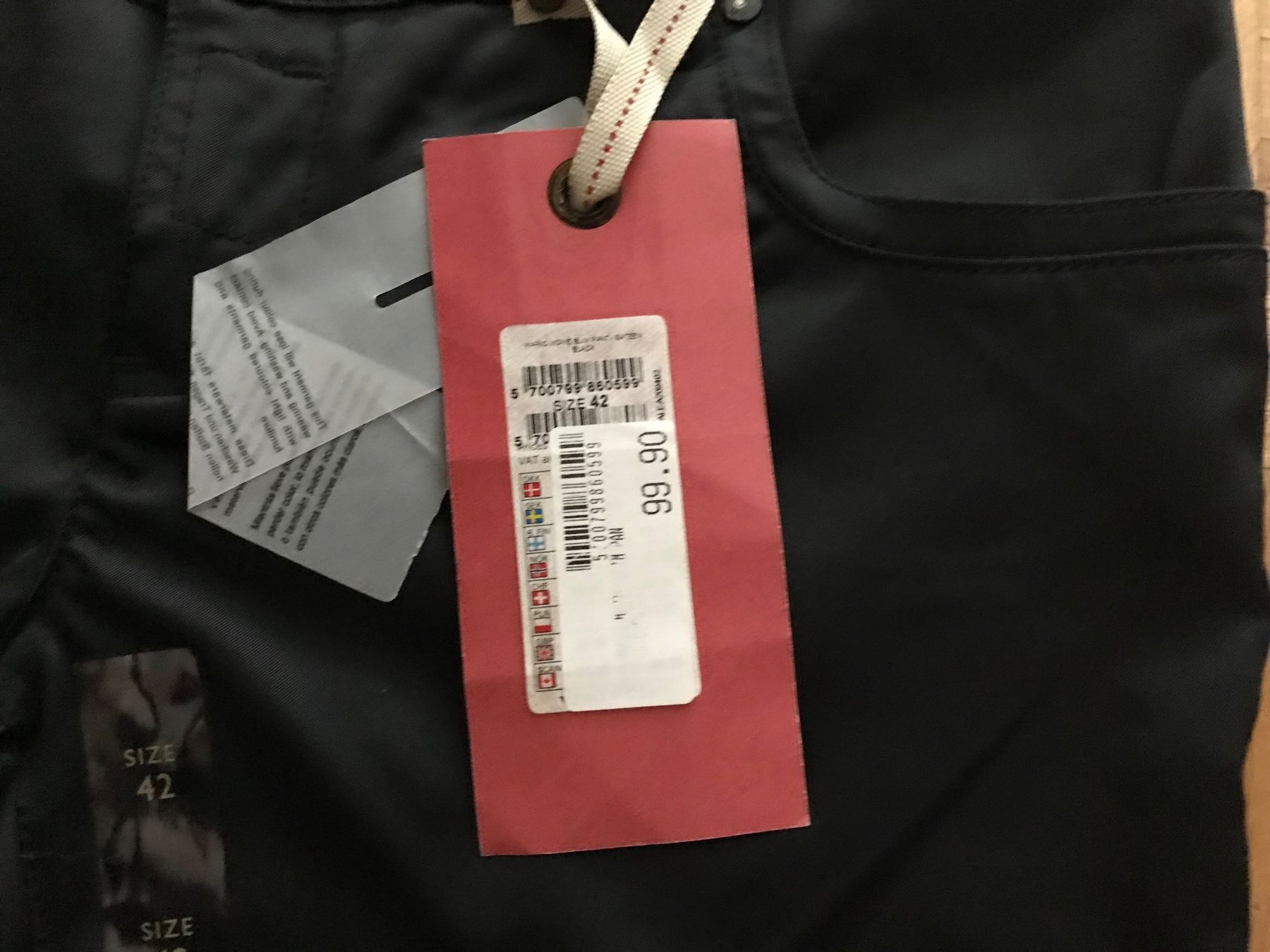 Vero Moda Pantaloni: Hose von Vero Moda Grösse 42 schwarz – Nuovo (secondo la descrizione) da Emmenbrücke venduto da Hathor123 1