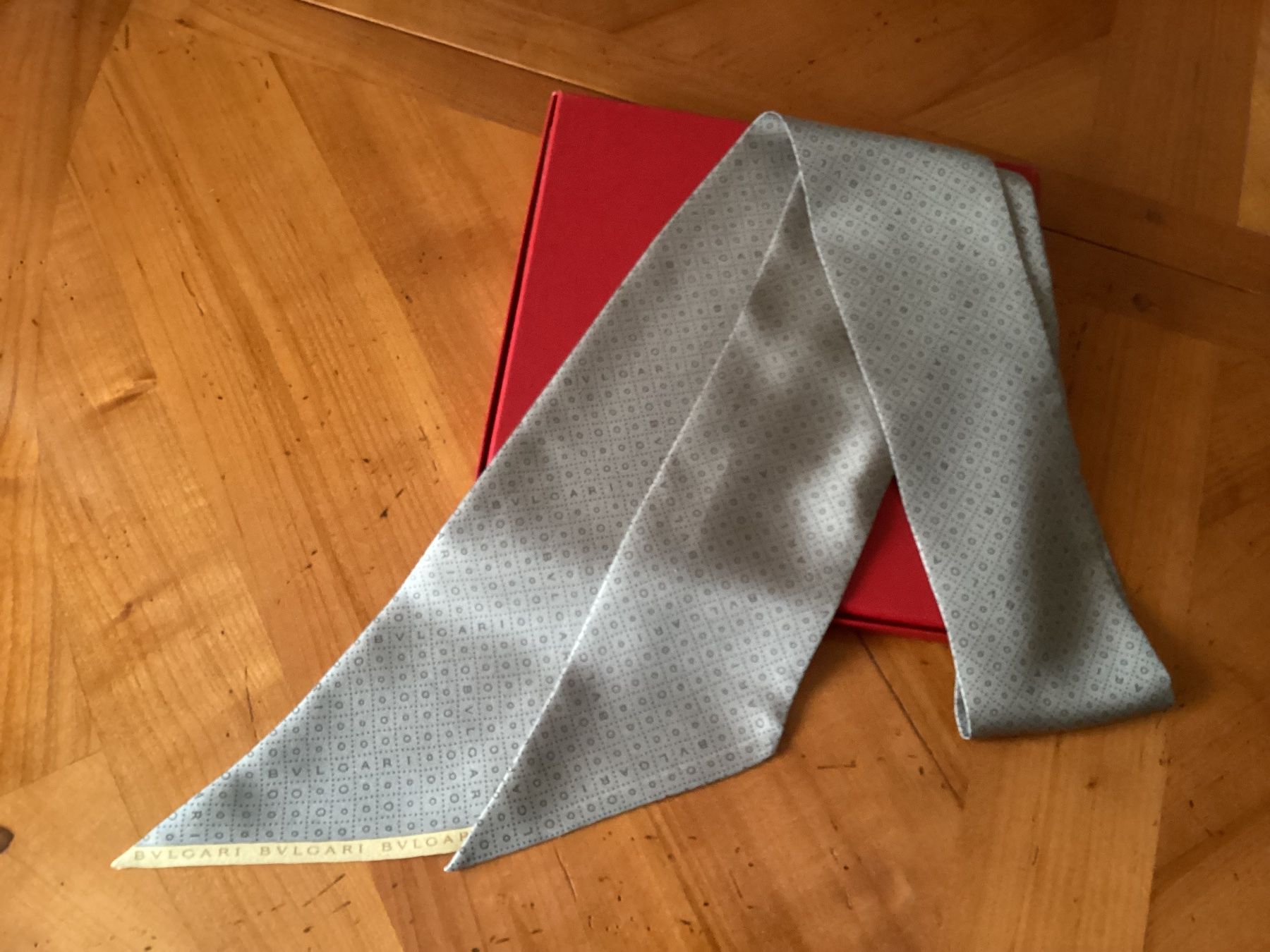 Bulgari Foulard & Sciarpe: BVLGARI – Nuovo (secondo la descrizione) da fribourg venduto da iris18 3