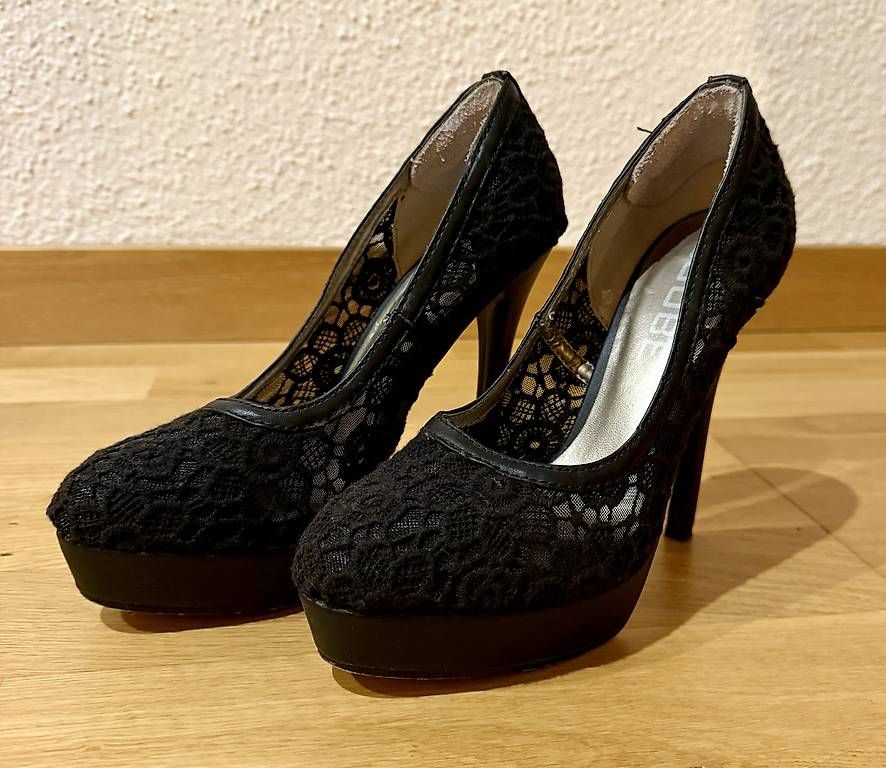 Damenschuhe: Schwarze Pumps mit Spitze Gr. 37  sehr gepflegt – Gebraucht aus Landquart von cat_28n7