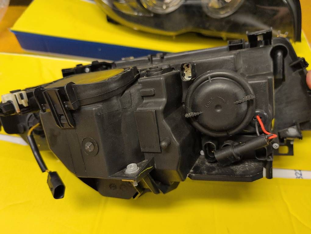 Fari: BMW E46 330ci Depo Scheinwerfer Angel Eyes – Usato da Altdorf UR venduto da RayPerson 1