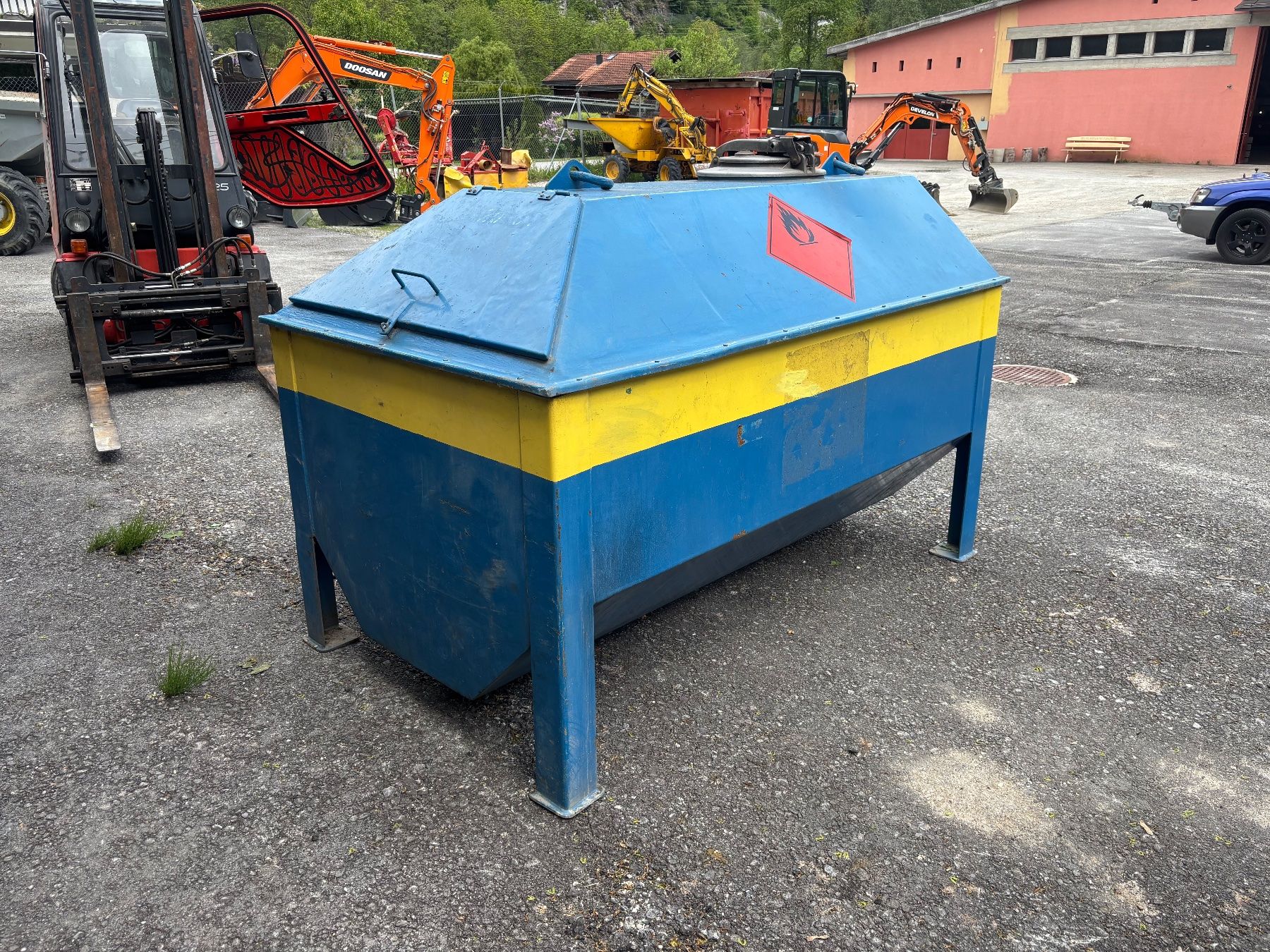 Accessori per altri veicoli: Dieseltank Baustellentank Tankstelle – Usato da Siat venduto da Casanova-Mechanik 1