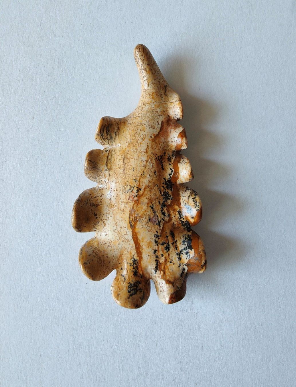 Pietre preziose: Blatt aus Landschaftsjaspis – Nuovo e nell'imballaggio originale da Rümlang venduto da 21f 1