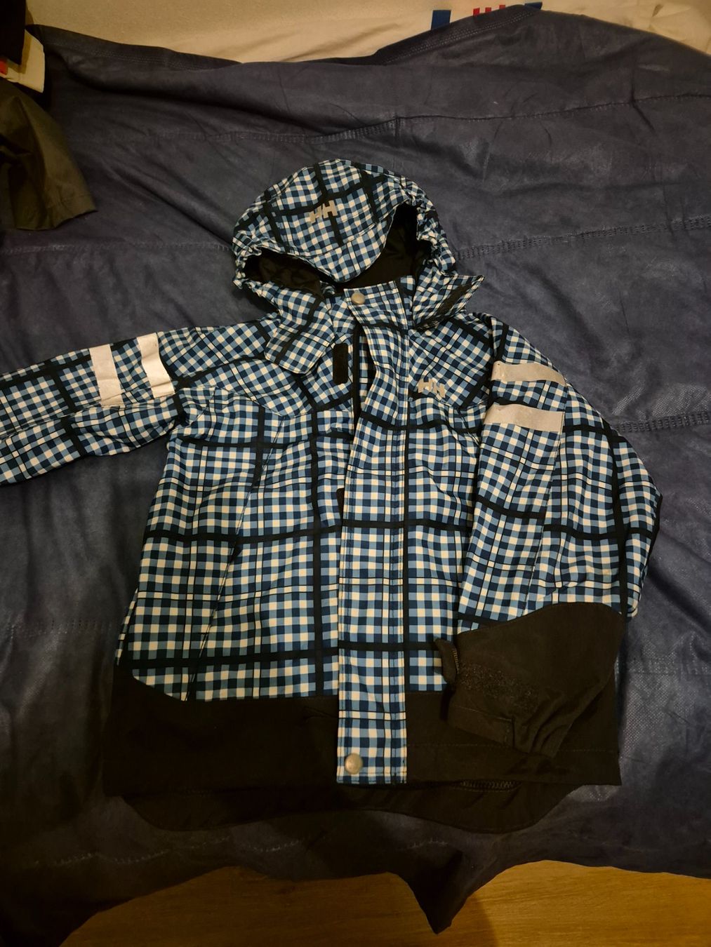 Helly Hansen Jacken & Mäntel: Tolle Helly Hansen  wasserdichte Regenjacke, Gr. 110 – Gebraucht aus Urdorf von Nataschli