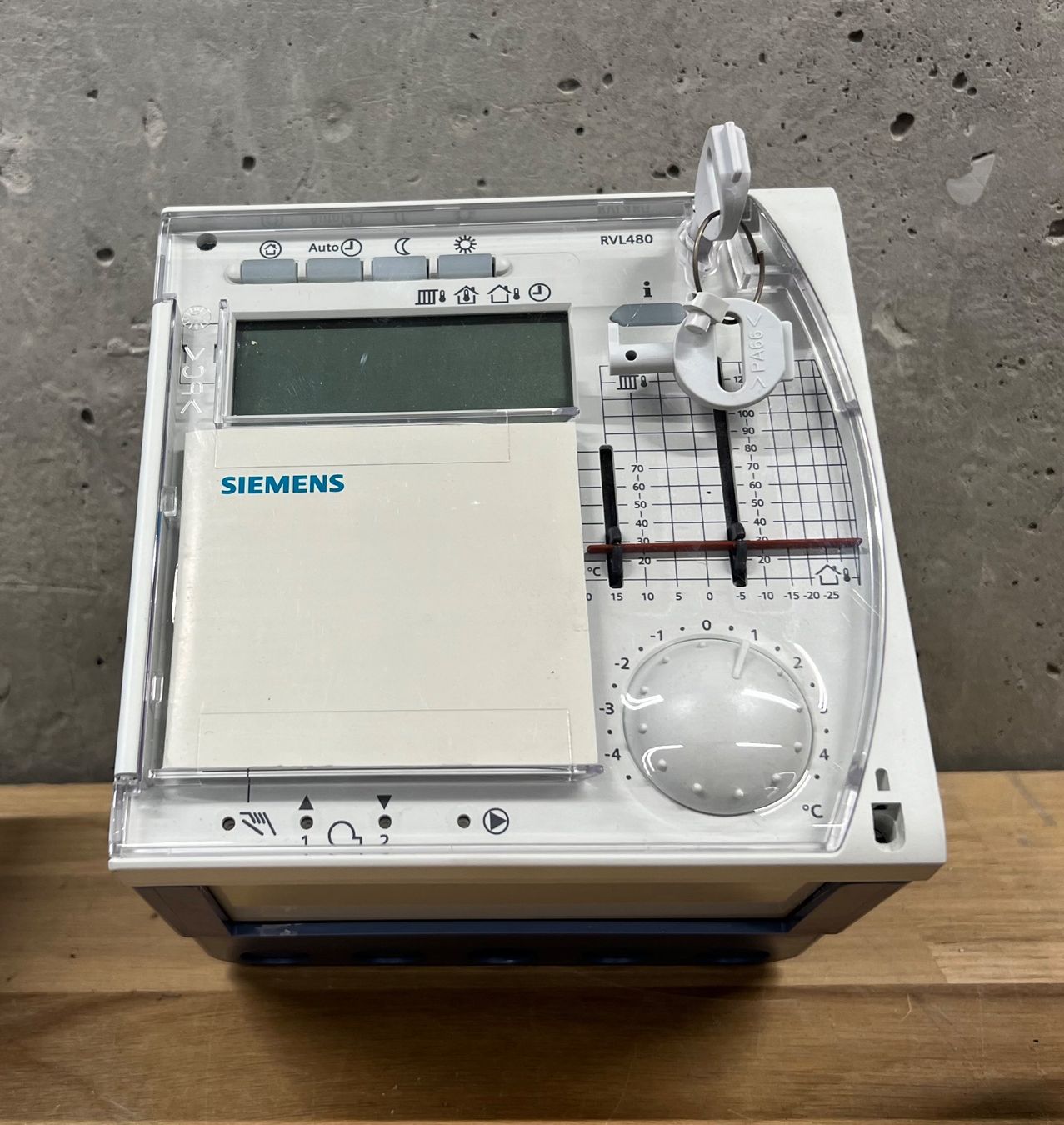 Siemens Radiatori: Heizungsregler Siemens RVL480 – Usato da Romanshorn venduto da DonRicardoo