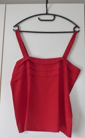 Schönes rotes Top Grösse 40