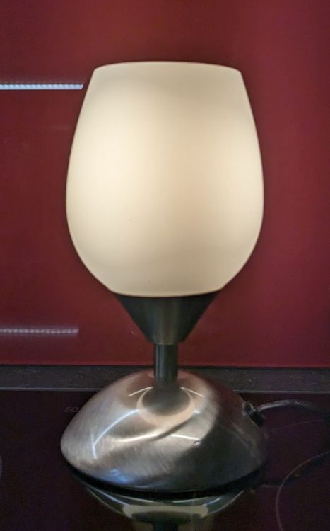 Vynetra Hexenhut Nachttischlampe - Dekorative LED Lampe Aus Kunstharz