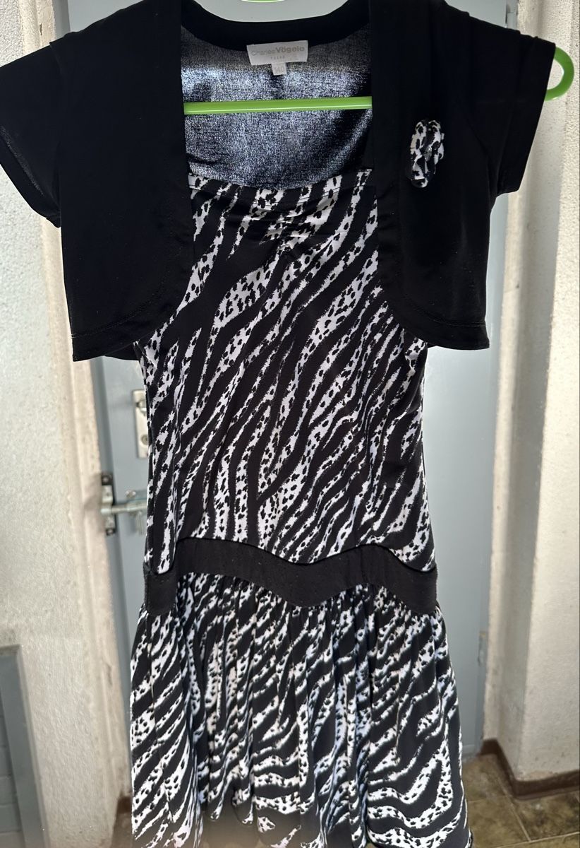 Vestiti & Gonne: Schönes Kleid mit Jäckchen Gr. 140 – Usato da Schnottwil venduto da sml_29t8