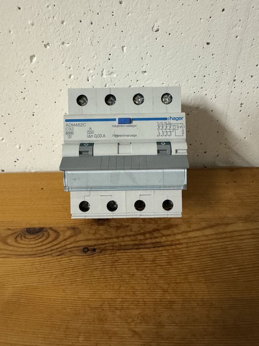 Hager Componenti elettronici: Hager FI Schutzschalter ADM482C 32A 0.03A – Usato da Buchs AG venduto da Ublade