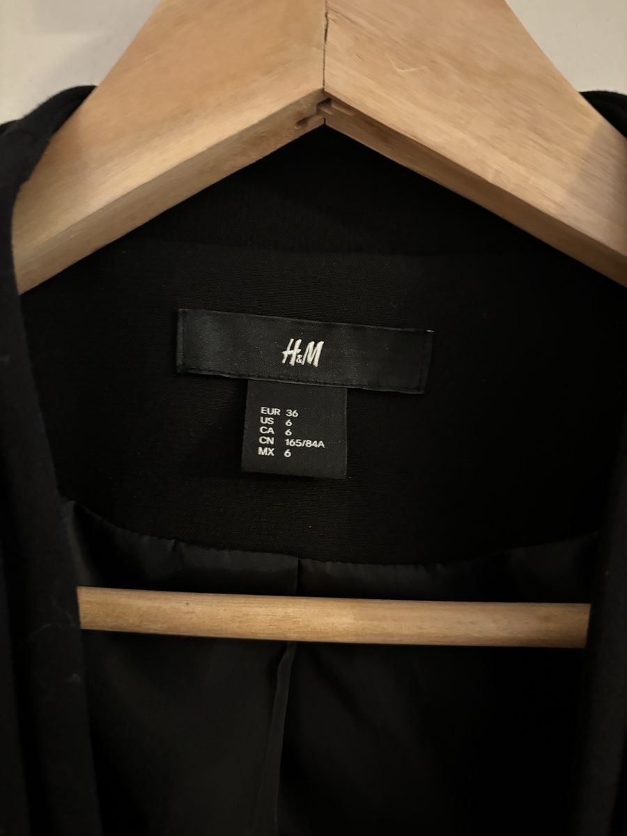 H&M Bolero: Blazer court noir H&M – Nuovo (secondo la descrizione) da Chêne-Bougeries venduto da sor_9rzp 3