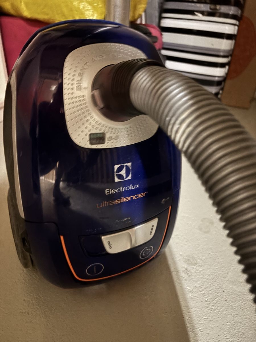 Electrolux Aspirapolveri & Accessori: Electrolux Ultrasilence Staubsauger – Usato da Bern venduto da LOVELIESCRYING