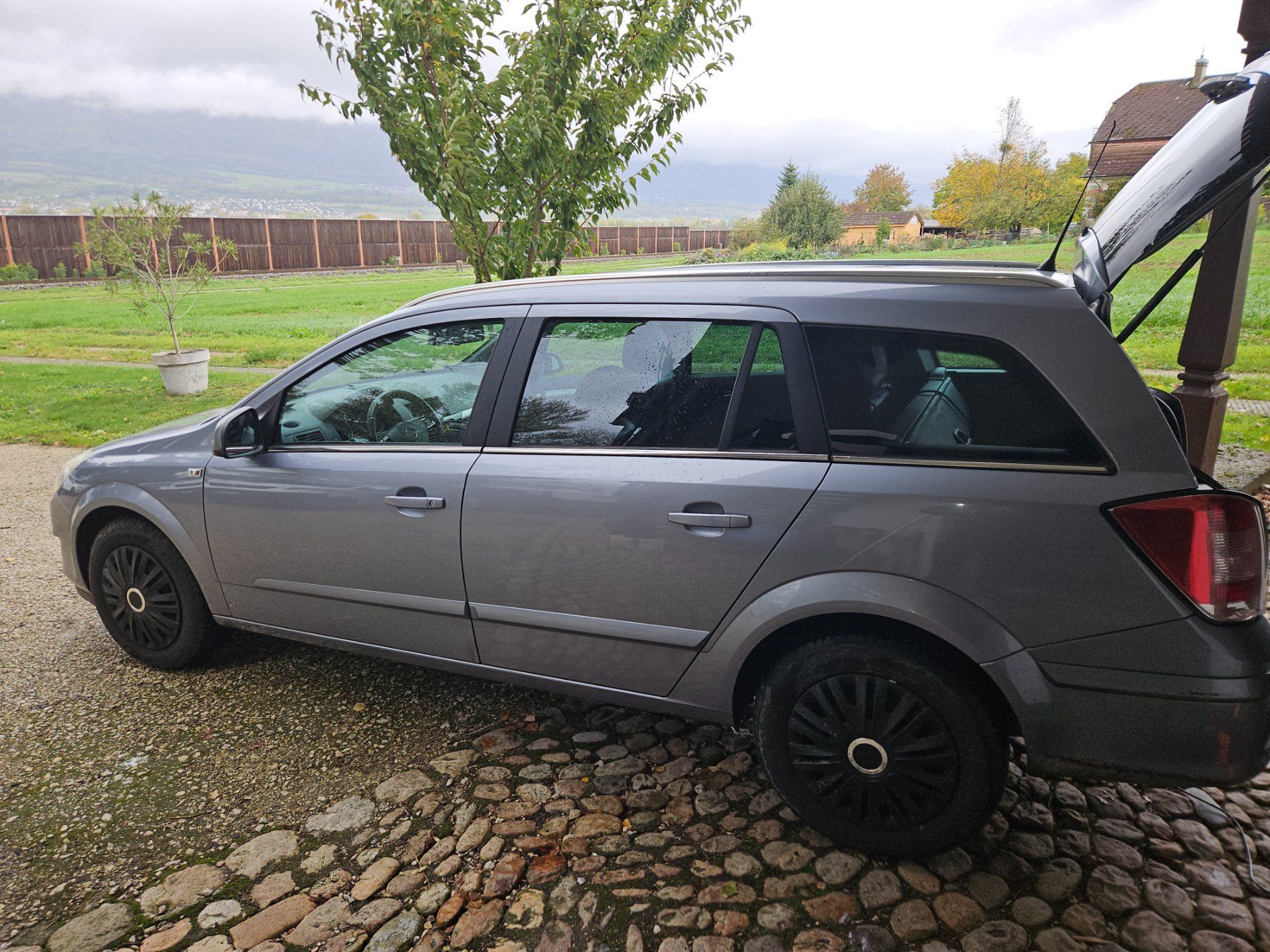 Opel Autos: Opel Astra H – D'occasion à Leuzigen par Flueh 2