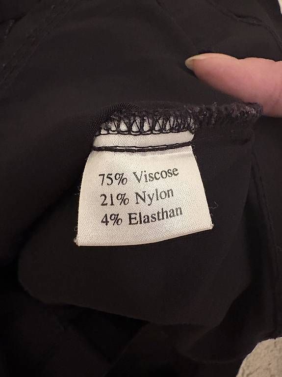 Giacche: Jeansjacke schwarz, dünnes Material – Usato da Winterthur venduto da Pluna70 4