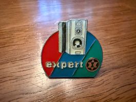 Anstecknadel Expert Logo Metall gebraucht Zustand gut