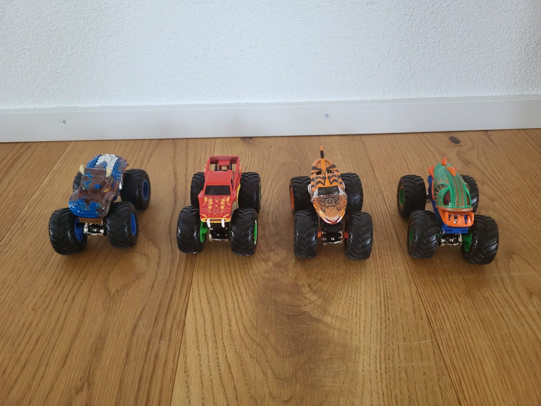 Spielzeuge: 4 Monster Trucks – Gebraucht aus Urdorf von Danii5