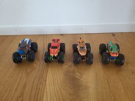 4 Monster Trucks